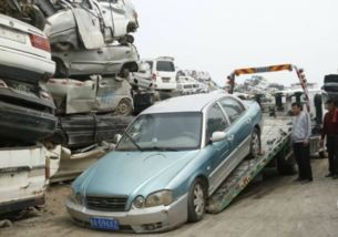 濟南舊車回收廠積車成山 拆一輛到底虧多少錢？二手車市場冰火兩重天